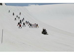 Hakkari’de ‘Valilik Kupası Kayak Yarışması’ düzenlendi