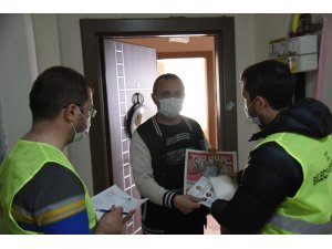 Bilecik’te kapı kapı gezerek 110 bin maske dağıttılar