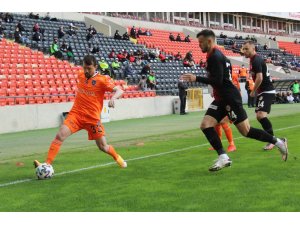 Süper Lig: Gaziantep FK: 1 - Medipol Başakşehir: 0 (İlk yarı)