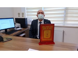 Ahi Evran Üniversitesi öğretim üyesi Aydın, ’Yaşam Boyu Başarı’ sertifikası aldı