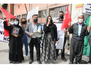 Hakkari’deki anneler HDP’ye yürüdü