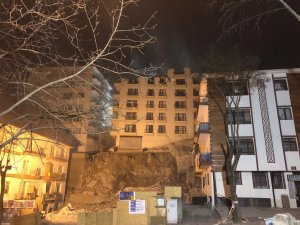 Ankara’da yıkılma tehlikesi bulunan Açelya Apartmanı’nın çatısı çöktü