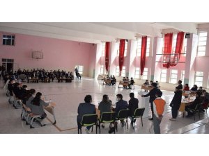 Besni’de ortaokullar arası bilgi yarışması