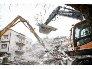 Başkent’te yıkımı devam eden bina havadan görüntülendi