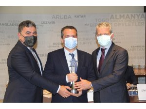 Hazırgiyim ve konfeksiyon sektöründe ihracatın yıldızları ödüllerine kavuştu