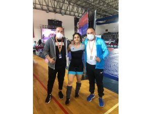 Milli güreşçi Merve Karadeniz, Türkiye şampiyonu oldu