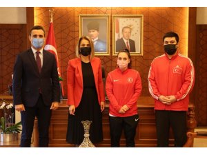 Avrupa Halter Şampiyonasında üçüncü olan Şaziye Erdoğan, Vali Becel’i ziyaret etti