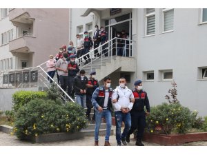 İzmir’de uyuşturucu şebekesi çökertildi: 20 gözaltı