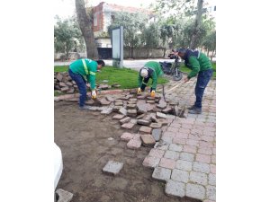 Ceyhan belediyesi park ve bahçe ekipleri çalışmalarını hızlandırdı