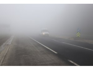 Bolu Dağı’nda sis, görüş mesafesini 10 metreye düşürdü