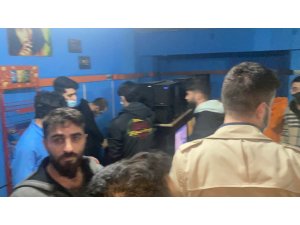 Beyoğlu’nda internet kafede “Counter-Strike” maçına polis baskını
