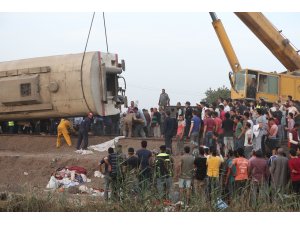 Mısır’daki tren kazasıyla ilgili 4 demiryolu çalışanı hakkında gözaltı kararı