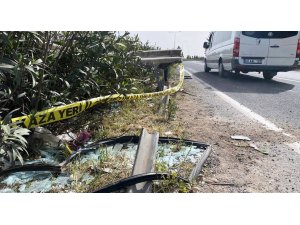 Şanlıurfa’da otomobil bariyerlere çarptı: 1 ölü, 2 yaralı