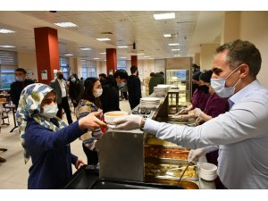 Arıcıoğlu nöbetçi yurtta iftar yaptı