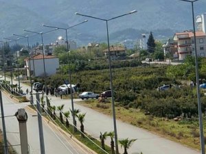 Antalya’da servis minibüsü ile otomobil çarpıştı: 1 ölü, 8 yaralı