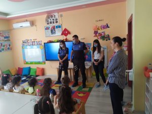 Cizre’de polis, minik öğrencilere mesleği tanıttı