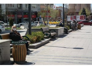 Eskişehir’de 65 yaş üstü vatandaşlar güneşi selamladı