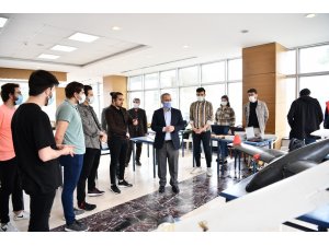 Rektör Savaşan, Teknofest’e katılan takımları ziyaret etti