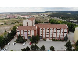 Eskişehir Fatih Fen Lisesi öğrencilerinden ’Fark Edilmeyen Tehlike: Moda Endüstrisi’ konulu makale