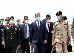 Milli Savunma Bakanı Akar Libya’daki Mehmetçik ile bir araya geldi