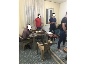 Köy odasına kumar baskınında 7 kişiye 9 bin 352 lira para cezası kesildi