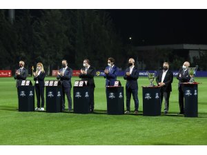 Turkcell Kadın Futbol Ligi’nin ilk ödülü sağlık çalışanlarına