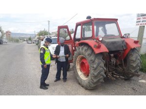 Jandarmadan çiftçilere traktör kullanımı eğitimi