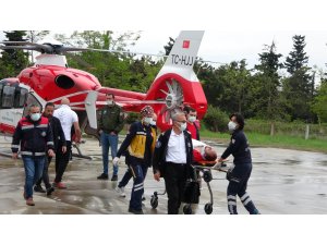 Kazada yaralanan sağlıkçı, ambulans helikopterle hastaneye yetiştirildi