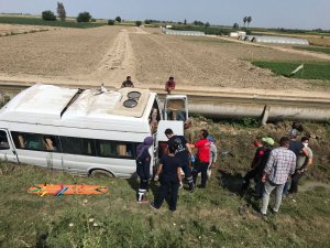 Tarım işçilerini taşıyan minibüs şarampole devrildi: 7 yaralı