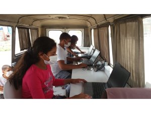 Tarım işçilerinin çocukları EBA Mobil Destek aracıyla eğitimlerini sürdürüyor