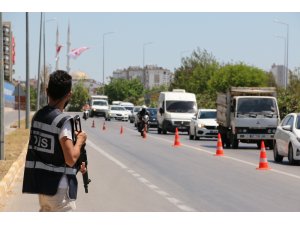 Antalya’da bayram öncesi polisten sıkı kontrol