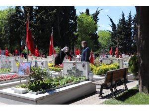 Edirnekapı Şehitliği’nde hüzünlü bayram ziyareti