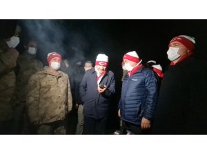 Diyanet İşleri Başkanı Prof. Dr. Ali Erbaş, 3480 rakımlı üs bölgesindeki askerlere dua edip bayramlarını kutladı