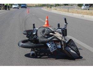 Otomobil motosiklete çarptı:1 yaralı