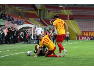 Süper Lig: Kayserispor: 1 - Fenerbahçe: 0 (İlk yarı)