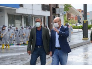 Tam kapanma sonrası için hazırlık: Kırşehir Belediyesi şehrin sokaklarını yıkadı