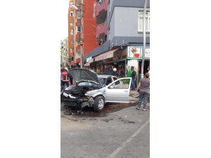 Tarsus’ta iki otomobil çarpıştı: 1 yaralı
