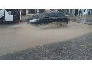 Kapanmanın son gününde sokaklar yağmurla yıkandı
