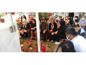 Kahramanmaraşlı şehit kabri başında dualarla anıldı