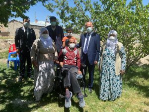 Başkan Akman’dan engelli vatandaşa akülü sandalye