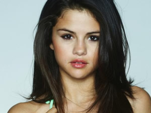 Selena Gomez'den arapça dövme