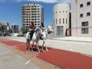 Uşak’ta denetimlere atlı polisler katıldı