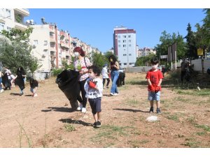 Mersin’de gönüllüler çevre temizliği yaptı