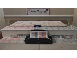 Kalpazanların sahte para oyununu polis bozdu: 2 kişi tutuklandı