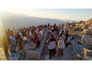 Nemrut Dağı’na turist akını