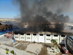 Nevresim fabrikası 8 saat sonra söndürüldü