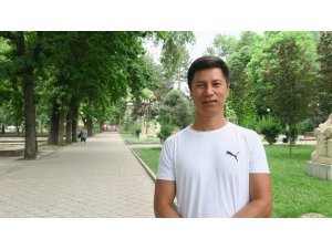 Kırgız sanatçının ’Büyük Türkiye’ şarkısı büyük ilgi görüyor