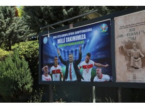 Kayseri Üniversitesi’nden Milli Takımımıza Billboardla Destek