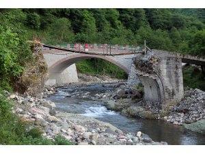 Yıkılan tarihi kemer köprünün yerine yeni kemer köprü yapıldı