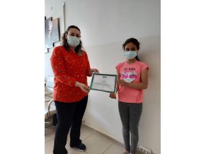 Şiir ve resim yarışması birincilerine başarı belgesi